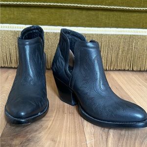 NWOT Ariat Dixon Western Boot